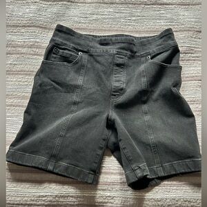 Duluth pull on women’s shorts size 10